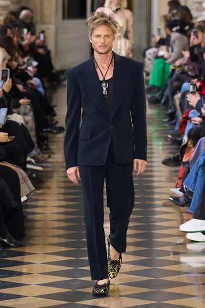 Look 64
